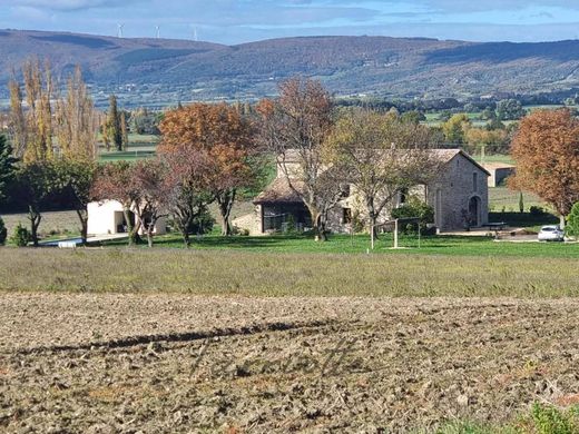 ﻣﻨﺰﻝ ﺭﻳﻔﻲ/ ﺑﻴﺖ ﻤﺰﺭﻋﺔ ﻓﻲ Pont-de-Barret, Drôme