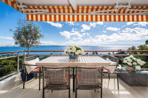 Golfe-Juan, Alpes-Maritimesのアパートメント