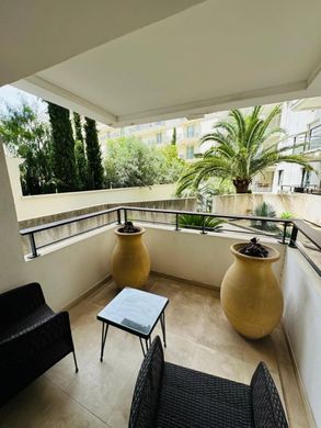 Apartment / Etagenwohnung in Cannes, Alpes-Maritimes