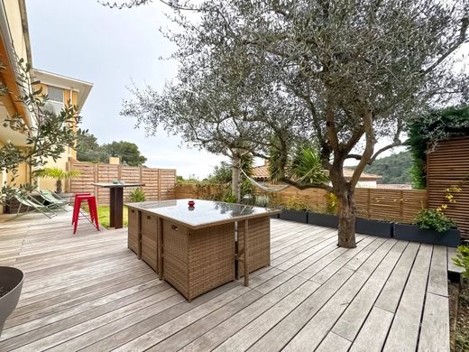 Apartment / Etagenwohnung in Èze, Alpes-Maritimes