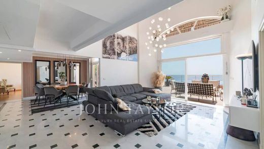 Apartment / Etagenwohnung in Beausoleil, Alpes-Maritimes