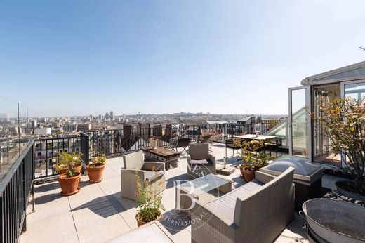 Apartment in Montmartre, Abbesses, Grandes-Carrières, Paris