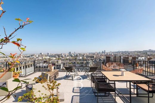 Apartment in Montmartre, Abbesses, Grandes-Carrières, Paris