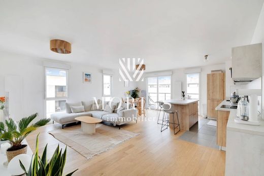 Apartment / Etagenwohnung in Clichy, Hauts-de-Seine