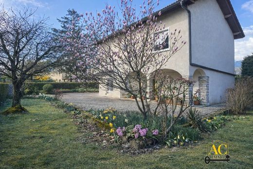 Luxury home in Saint-Genis-Pouilly, Ain