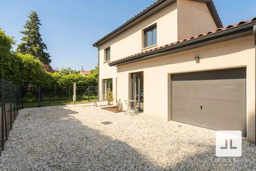 Luxury home in Lacenas, Rhône