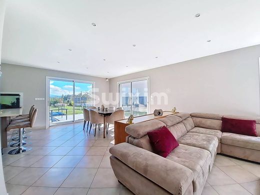 Luxus-Haus in Péron, Ain