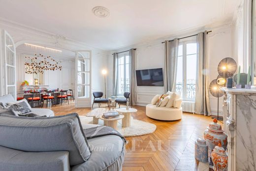 Apartment / Etagenwohnung in Neuilly-sur-Seine, Hauts-de-Seine