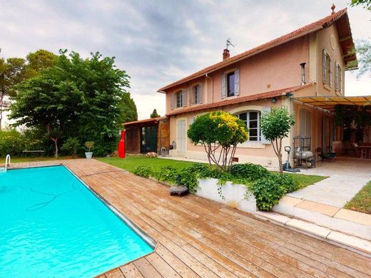 Luxury home in Saint-Mitre-les-Remparts, Bouches-du-Rhône