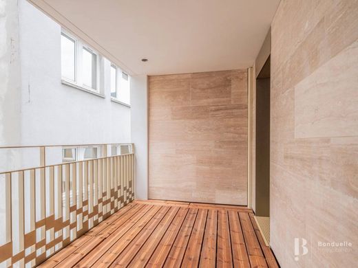 Apartment / Etagenwohnung in Courbevoie, Hauts-de-Seine