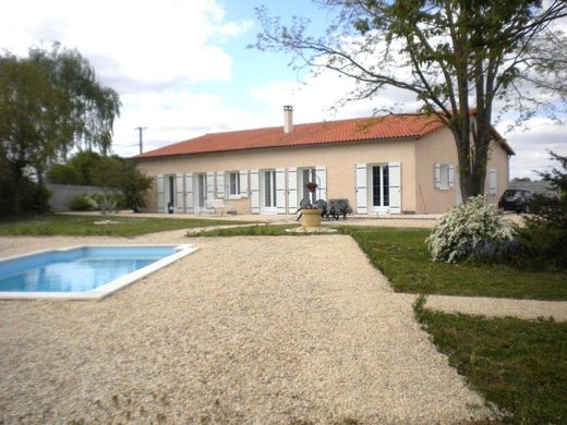 Luxury home in Longré, Charente