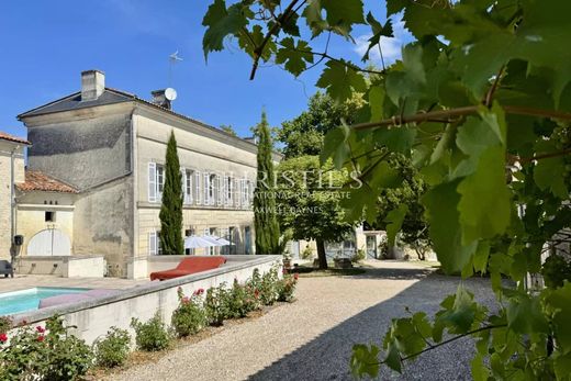 Saintes, Charente-Maritimeの高級住宅