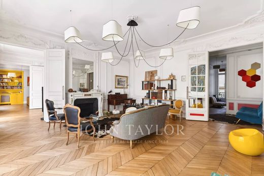 Apartment in Champs-Elysées, Madeleine, Triangle d’or, Paris