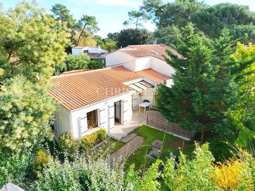 Le Grand-Village-Plage, Charente-Maritimeの高級住宅