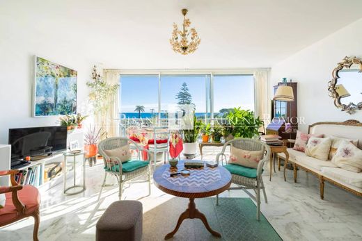 Beaulieu-sur-Mer, Alpes-Maritimesのアパートメント