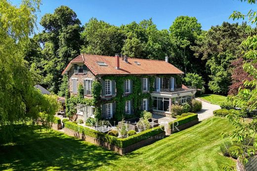 Luxury home for sale in Férolles-Attilly