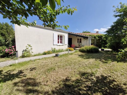 Maison de luxe à La Jarrie, Charente-Maritime
