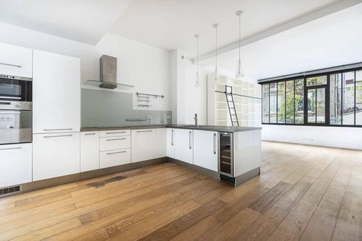 Apartment in Buttes-Chaumont, Villette, Bas Belleville, Paris
