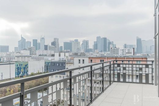 Apartment / Etagenwohnung in Courbevoie, Hauts-de-Seine