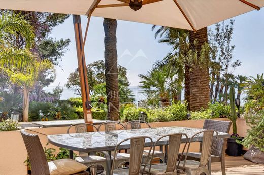 Apartment / Etagenwohnung in Cannes, Alpes-Maritimes