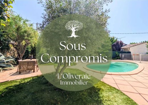 منزل ﻓﻲ Auriol, Bouches-du-Rhône