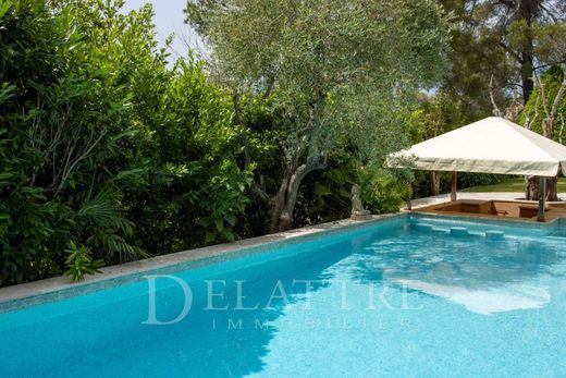 Villa in Roquefort-les-Pins, Alpes-Maritimes