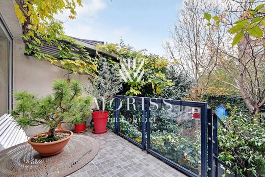 Элитный дом, Montmartre, Abbesses, Grandes-Carrières, Paris