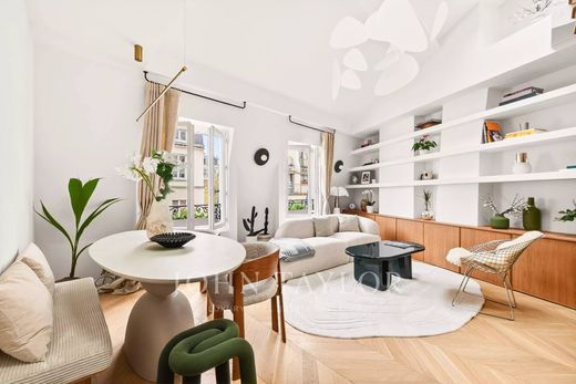 Apartment in Saint-Germain, Odéon, Monnaie, Paris