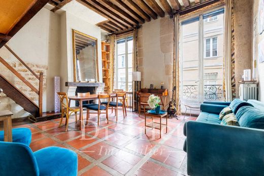 Apartment in Saint-Germain, Odéon, Monnaie, Paris