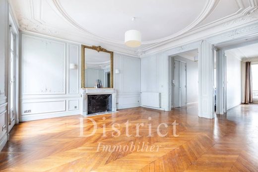 Apartment in Tour Eiffel, Invalides – Ecole Militaire, Saint-Thomas d’Aquin, Paris