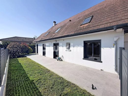 Luxury home in Versonnex, Ain