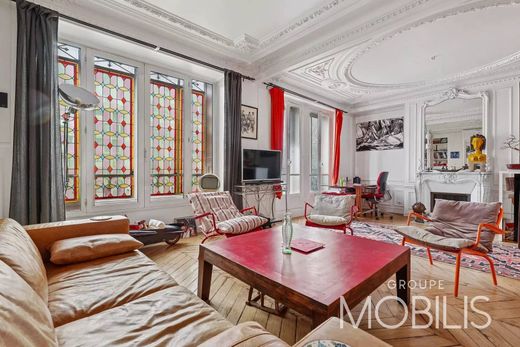 Квартира, Montmartre, Abbesses, Grandes-Carrières, Paris