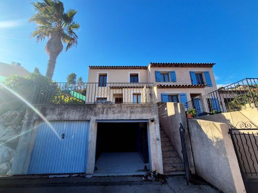 Luxus-Haus in Carros, Alpes-Maritimes