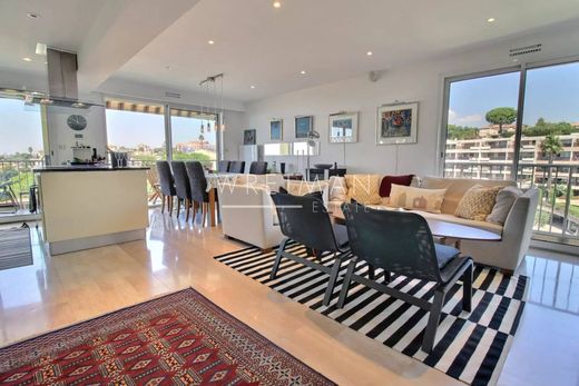 Apartment / Etagenwohnung in Nizza, Alpes-Maritimes