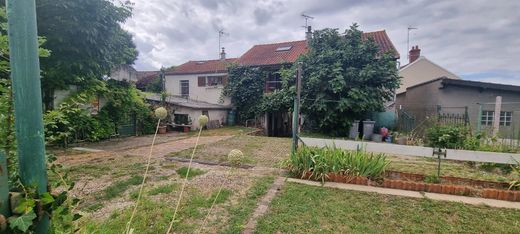 Residential complexes in Ballainvilliers, Essonne