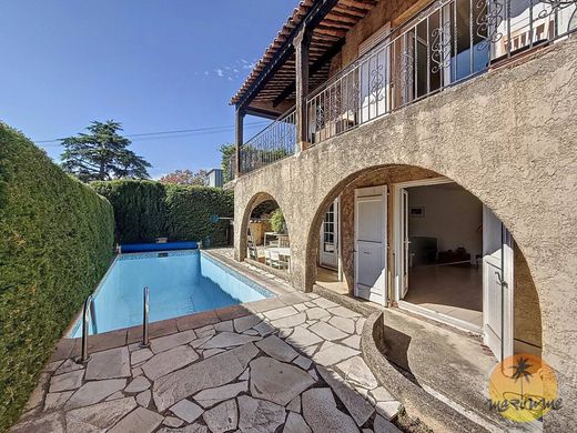 Villa in Saint-Laurent-du-Var, Alpes-Maritimes