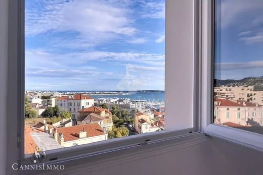 Apartment / Etagenwohnung in Cannes, Alpes-Maritimes