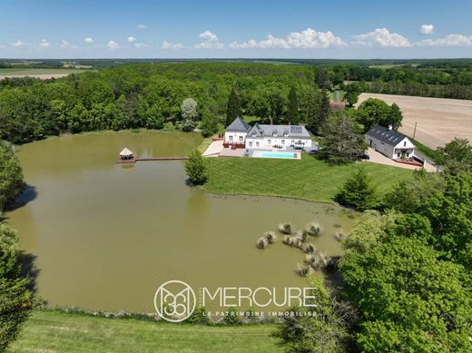 Luxury home in Saint-Cyran-du-Jambot, Indre