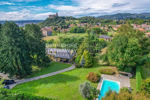 Villa in Angera, Provincia di Varese