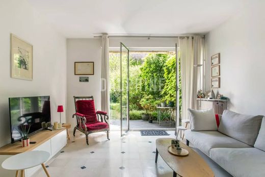 Apartment in Motte-Picquet, Commerce, Necker, Paris