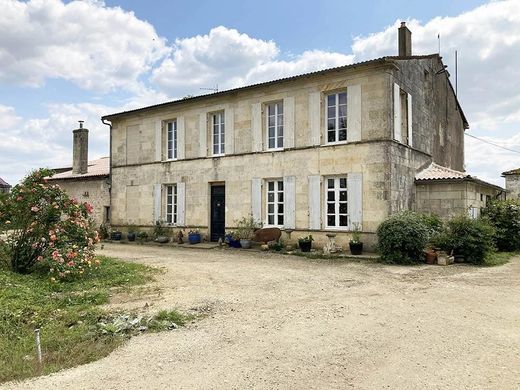 Усадьба / Сельский дом, Mortagne-sur-Gironde, Приморская Шаранта