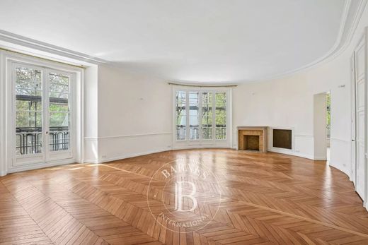 Apartment in Tour Eiffel, Invalides – Ecole Militaire, Saint-Thomas d’Aquin, Paris
