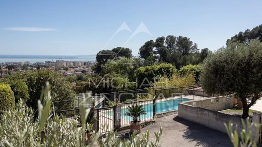 Cagnes-sur-Mer, Alpes-Maritimesのアパートメント