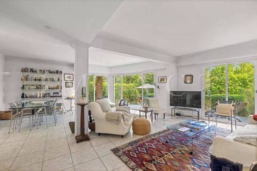 Apartment / Etagenwohnung in Cannes, Alpes-Maritimes