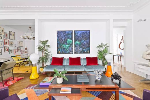 Apartment in Tour Eiffel, Invalides – Ecole Militaire, Saint-Thomas d’Aquin, Paris