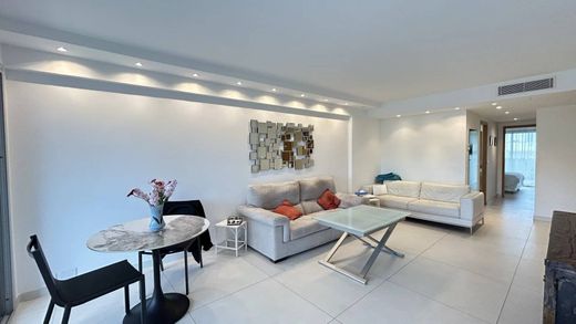 カンヌ, Alpes-Maritimesのアパートメント