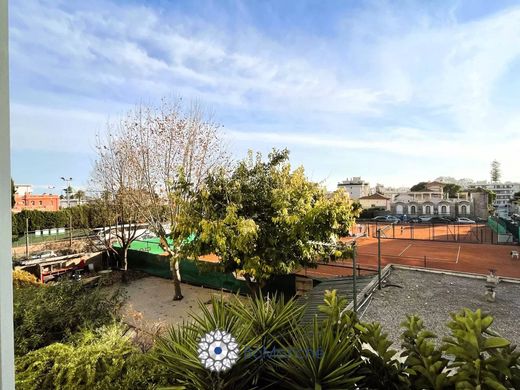 Apartment / Etagenwohnung in Nizza, Alpes-Maritimes
