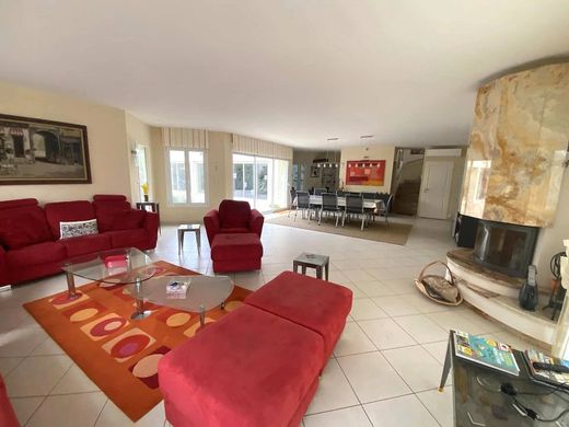 Luxe woning in Breuillet, Charente-Maritime