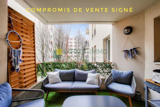 Apartament w Courbevoie, Hauts-de-Seine