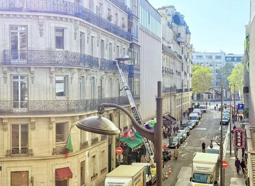 Apartment in Champs-Elysées, Madeleine, Triangle d’or, Paris